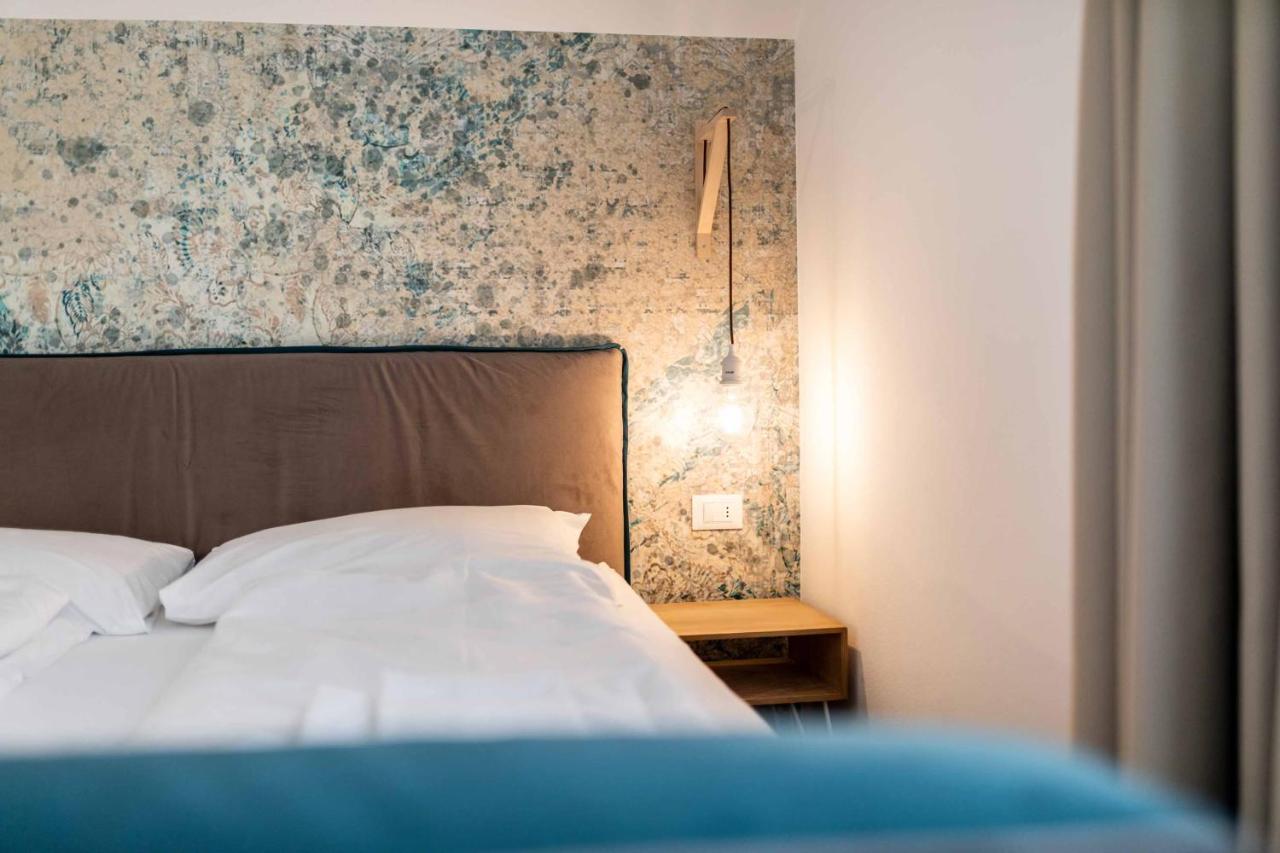 Stay Cooper L Guesthouse Zum Loewen Мерано Экстерьер фото