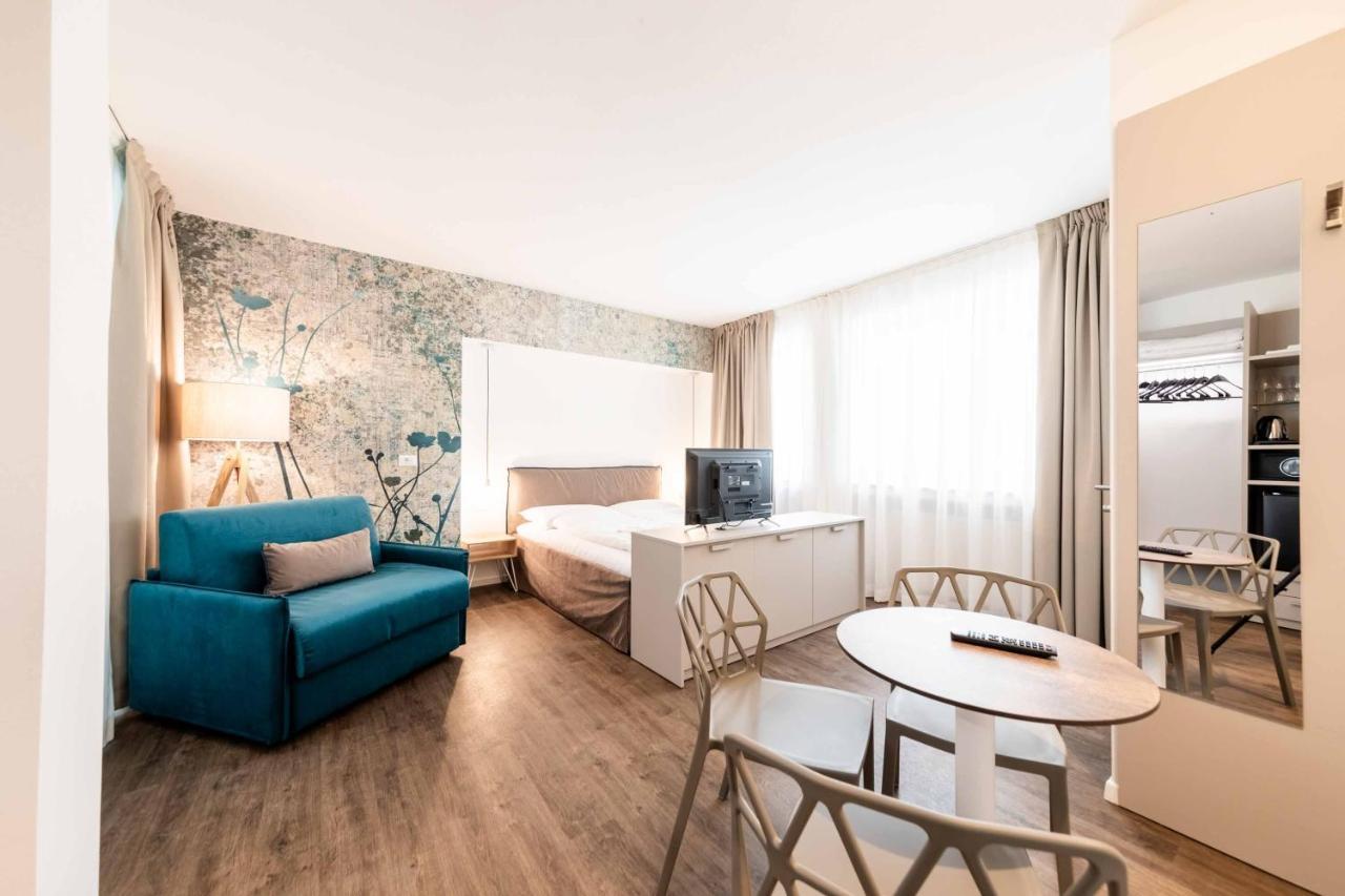 Stay Cooper L Guesthouse Zum Loewen Мерано Экстерьер фото