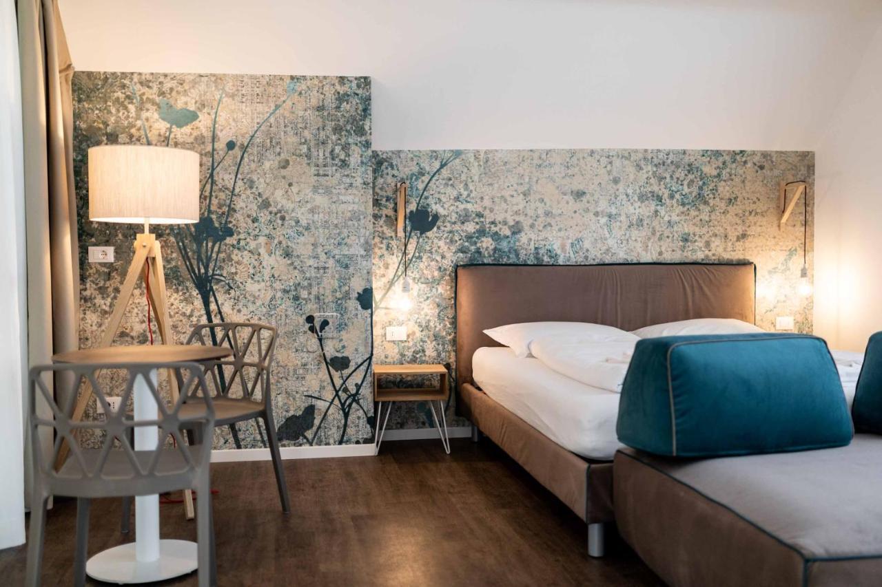 Stay Cooper L Guesthouse Zum Loewen Мерано Экстерьер фото