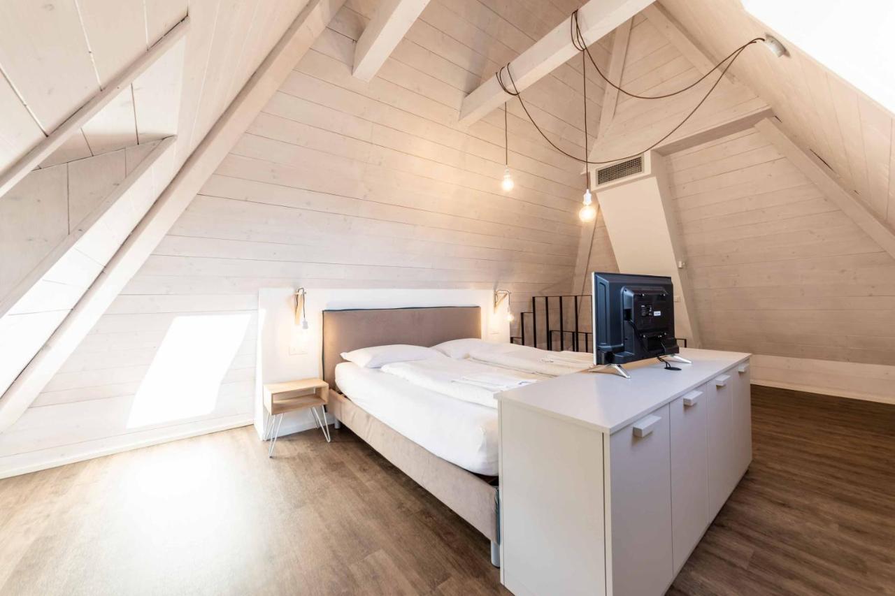 Stay Cooper L Guesthouse Zum Loewen Мерано Экстерьер фото