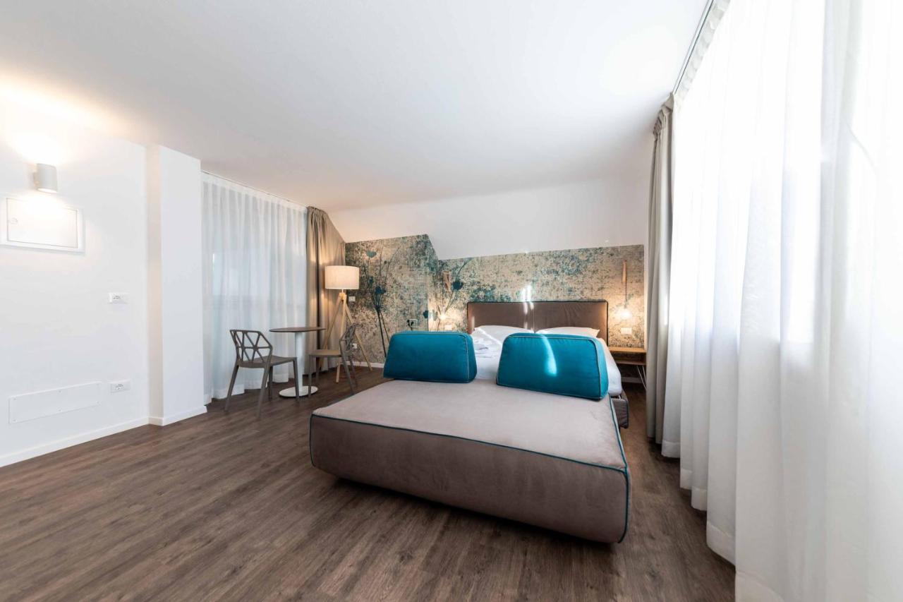 Stay Cooper L Guesthouse Zum Loewen Мерано Экстерьер фото