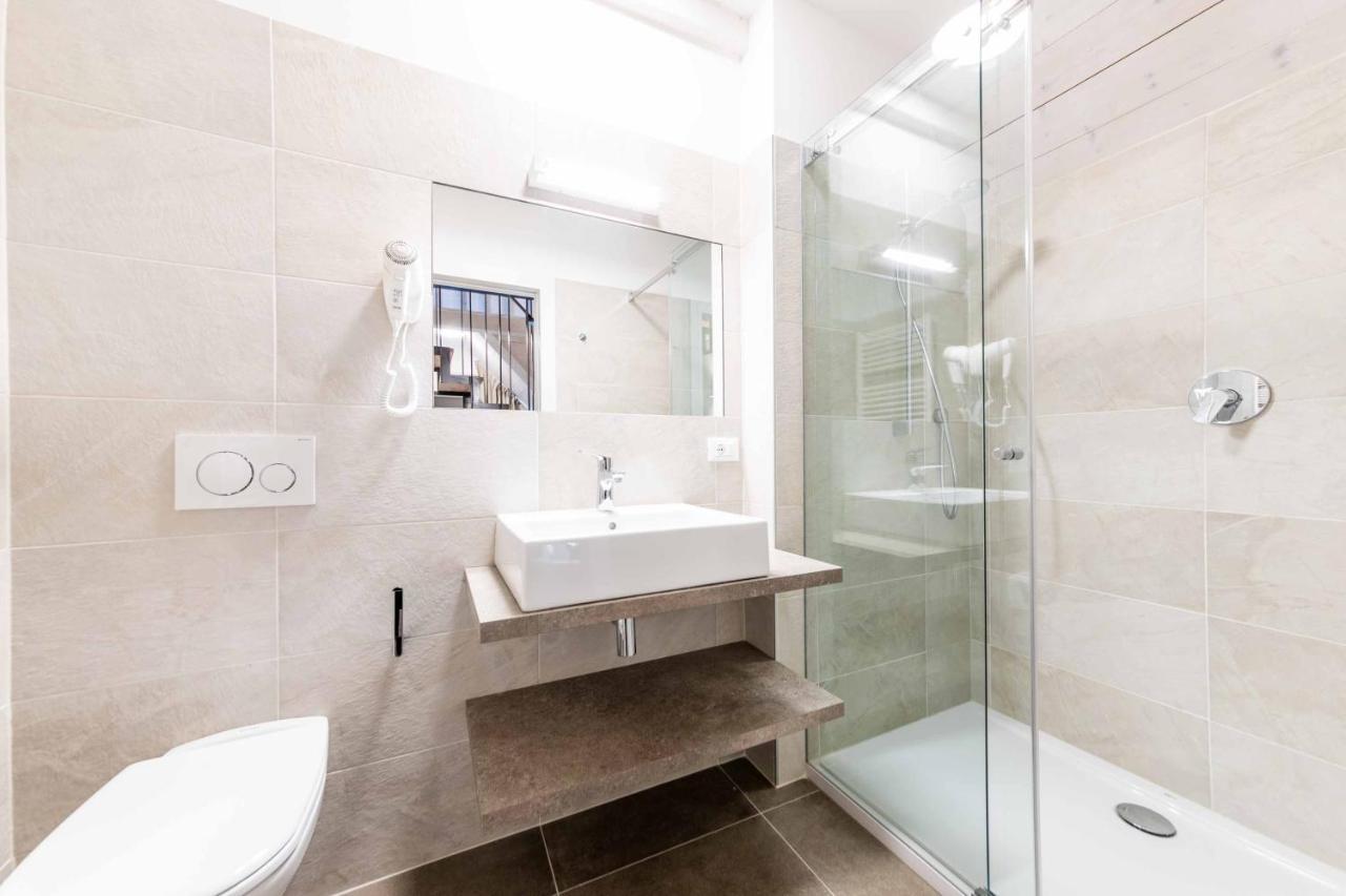 Stay Cooper L Guesthouse Zum Loewen Мерано Экстерьер фото
