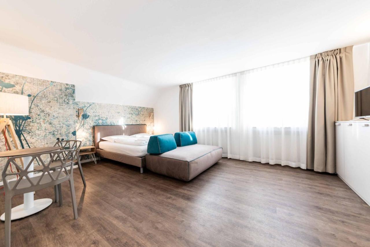 Stay Cooper L Guesthouse Zum Loewen Мерано Экстерьер фото