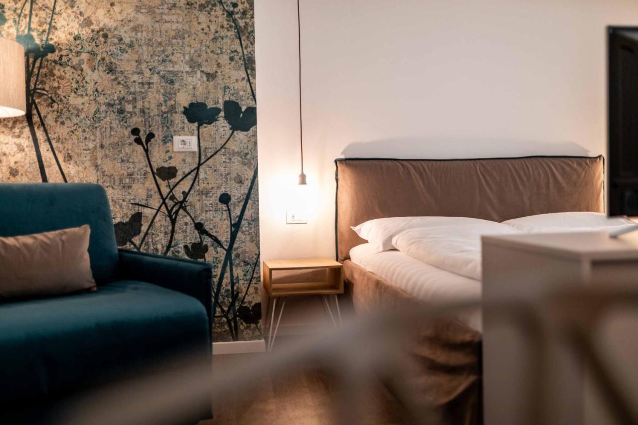 Stay Cooper L Guesthouse Zum Loewen Мерано Экстерьер фото