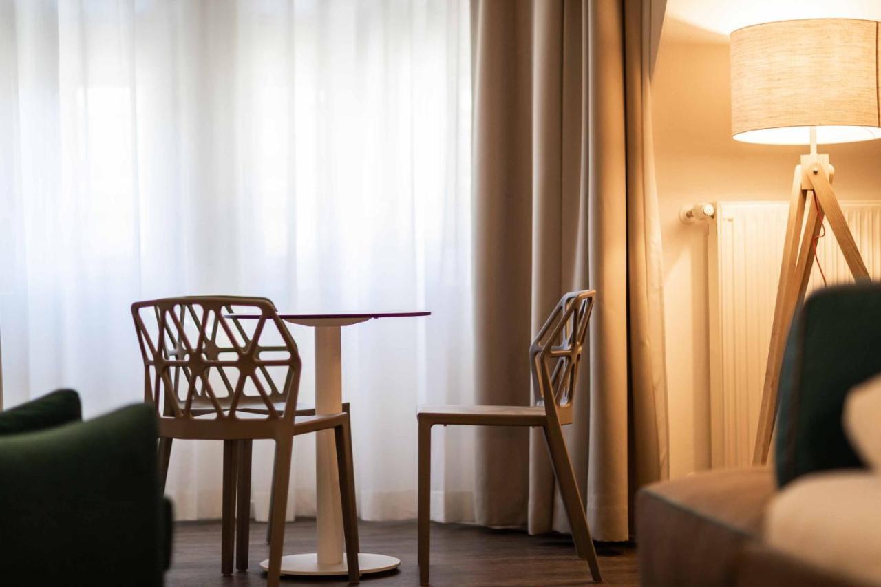 Stay Cooper L Guesthouse Zum Loewen Мерано Экстерьер фото