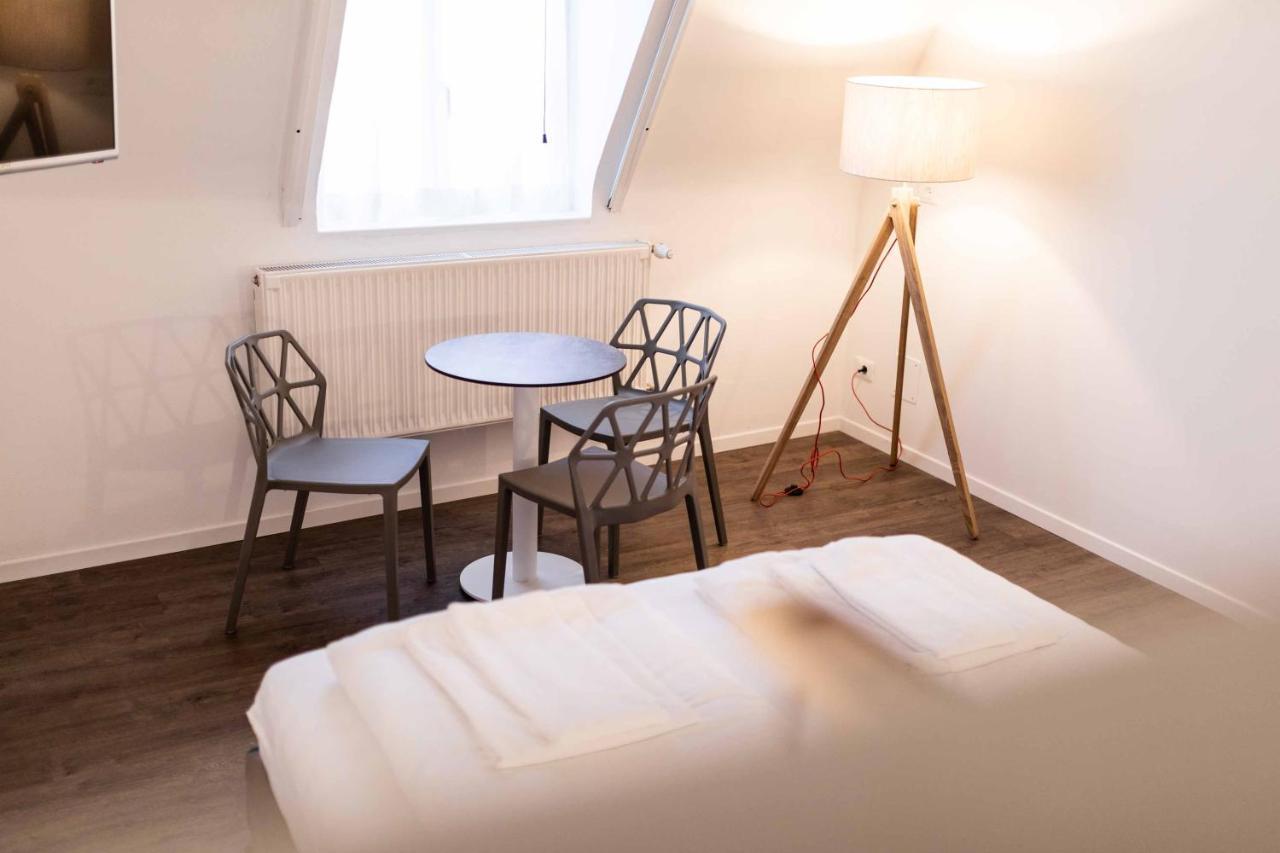 Stay Cooper L Guesthouse Zum Loewen Мерано Экстерьер фото
