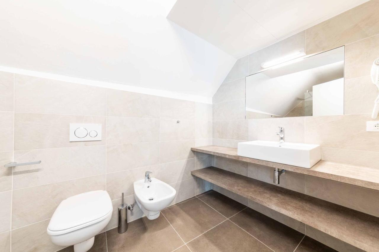 Stay Cooper L Guesthouse Zum Loewen Мерано Экстерьер фото