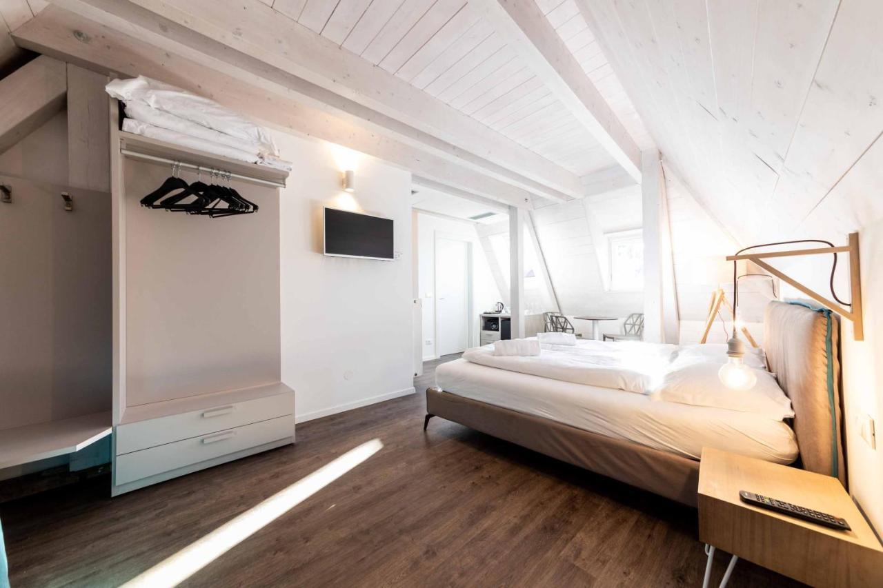 Stay Cooper L Guesthouse Zum Loewen Мерано Экстерьер фото