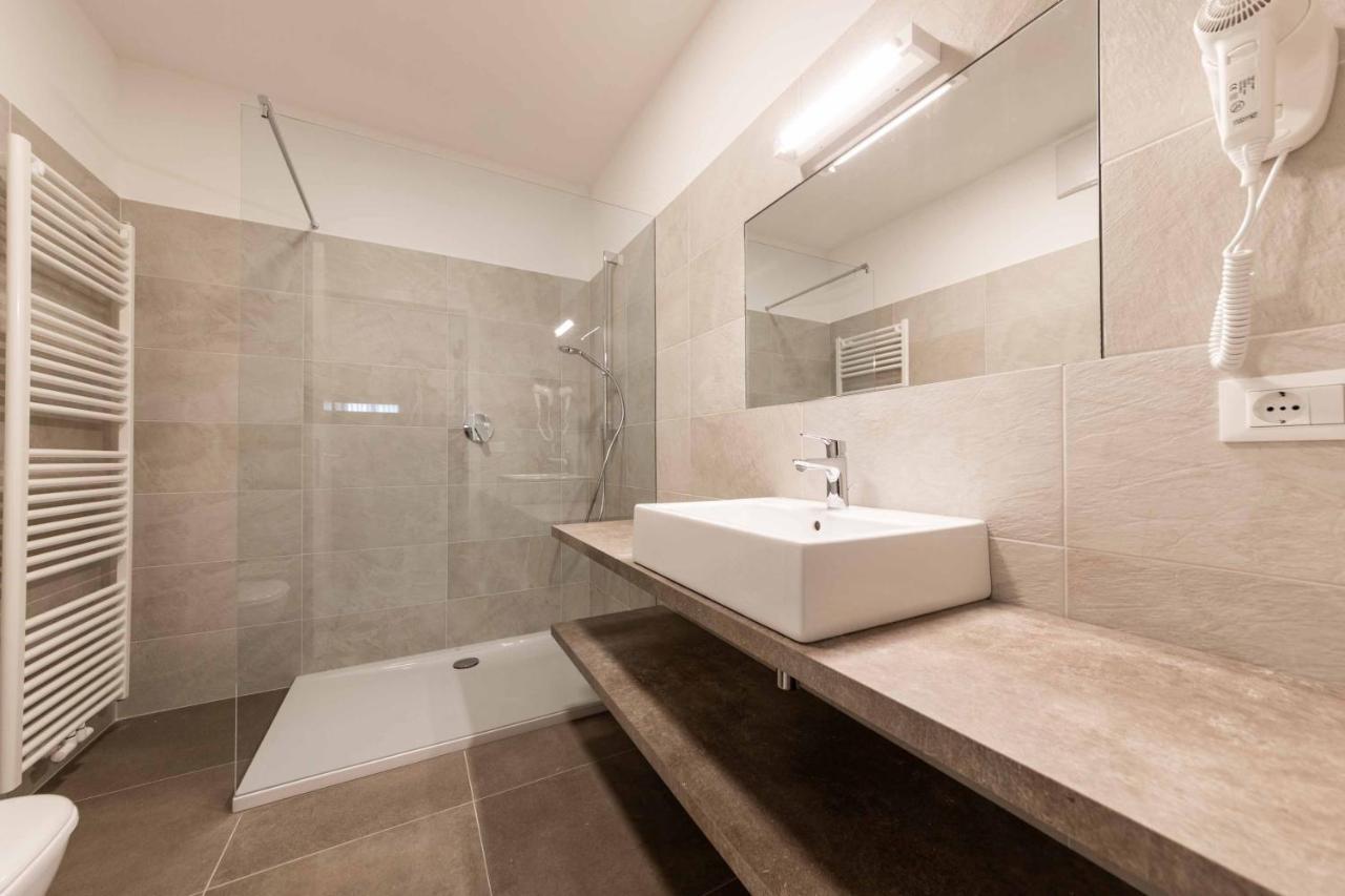 Stay Cooper L Guesthouse Zum Loewen Мерано Экстерьер фото